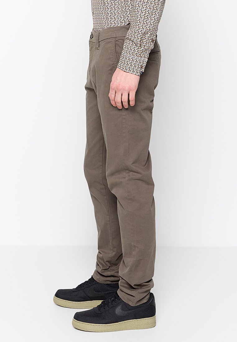 NO EXCESS Chino Media 2