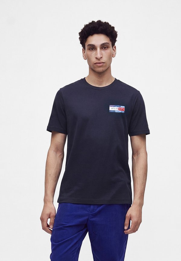 Tommy Hilfiger BRAND LOVE BACK FLAG GRAPHIC TEE - Print T-shirt - navy blue