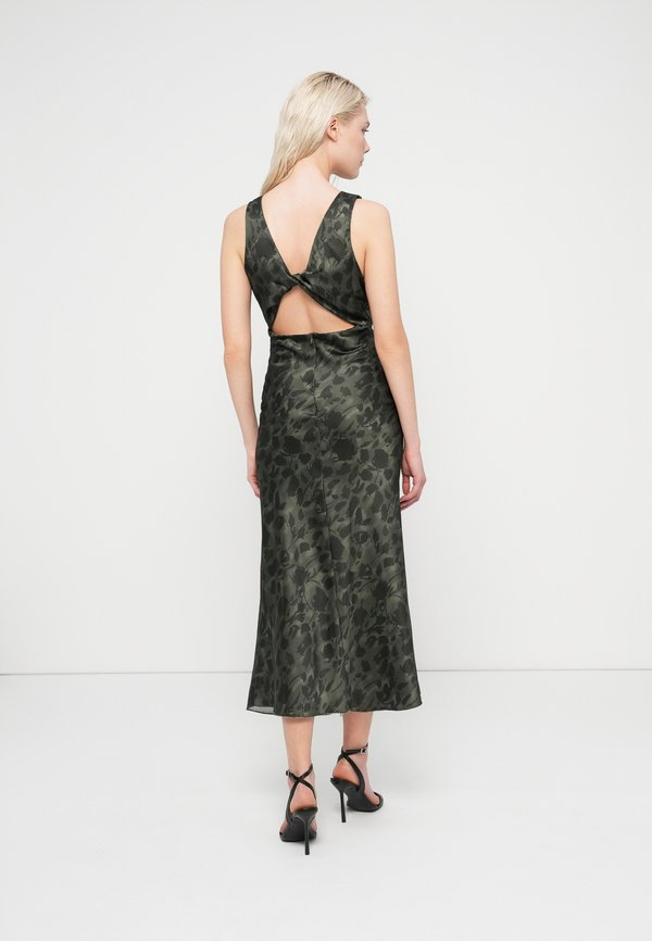 WAL G. OLLY V NECK MAXI