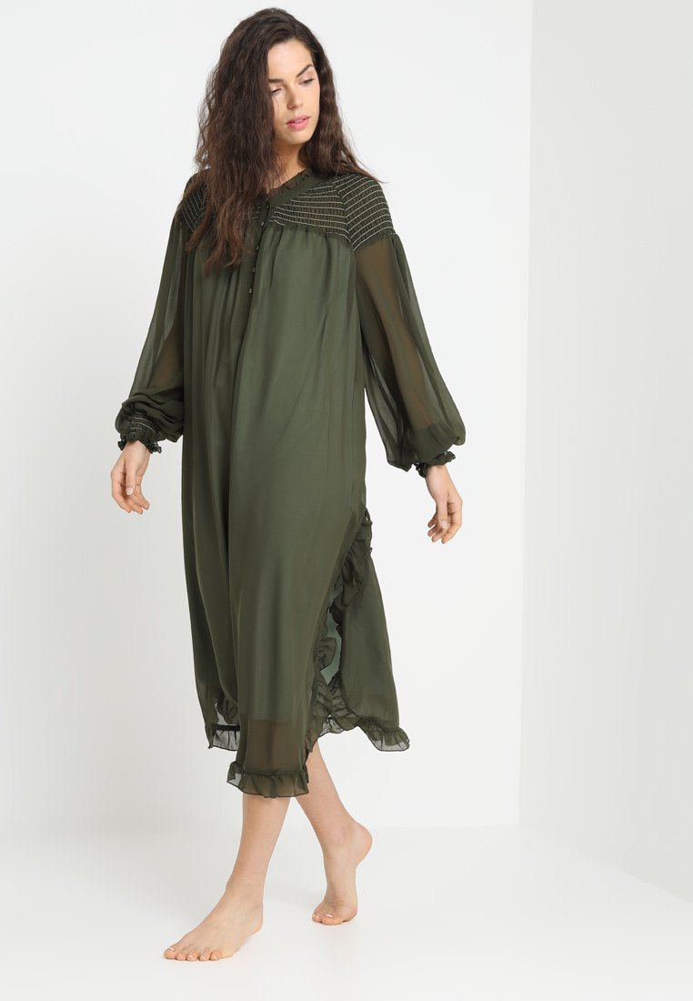 We are HAH STREET SWEEPER DRESS
