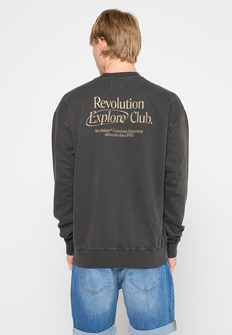 REVOLUTION LOOSE FIT
