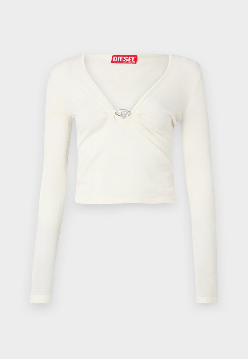 Weißes langärmliges Crop-Top mit V-Ausschnitt und einer zentralen Metallakzentuierung. Weicher Textil mit Raffung im vorderen Bereich. Markenlabel am Hals.