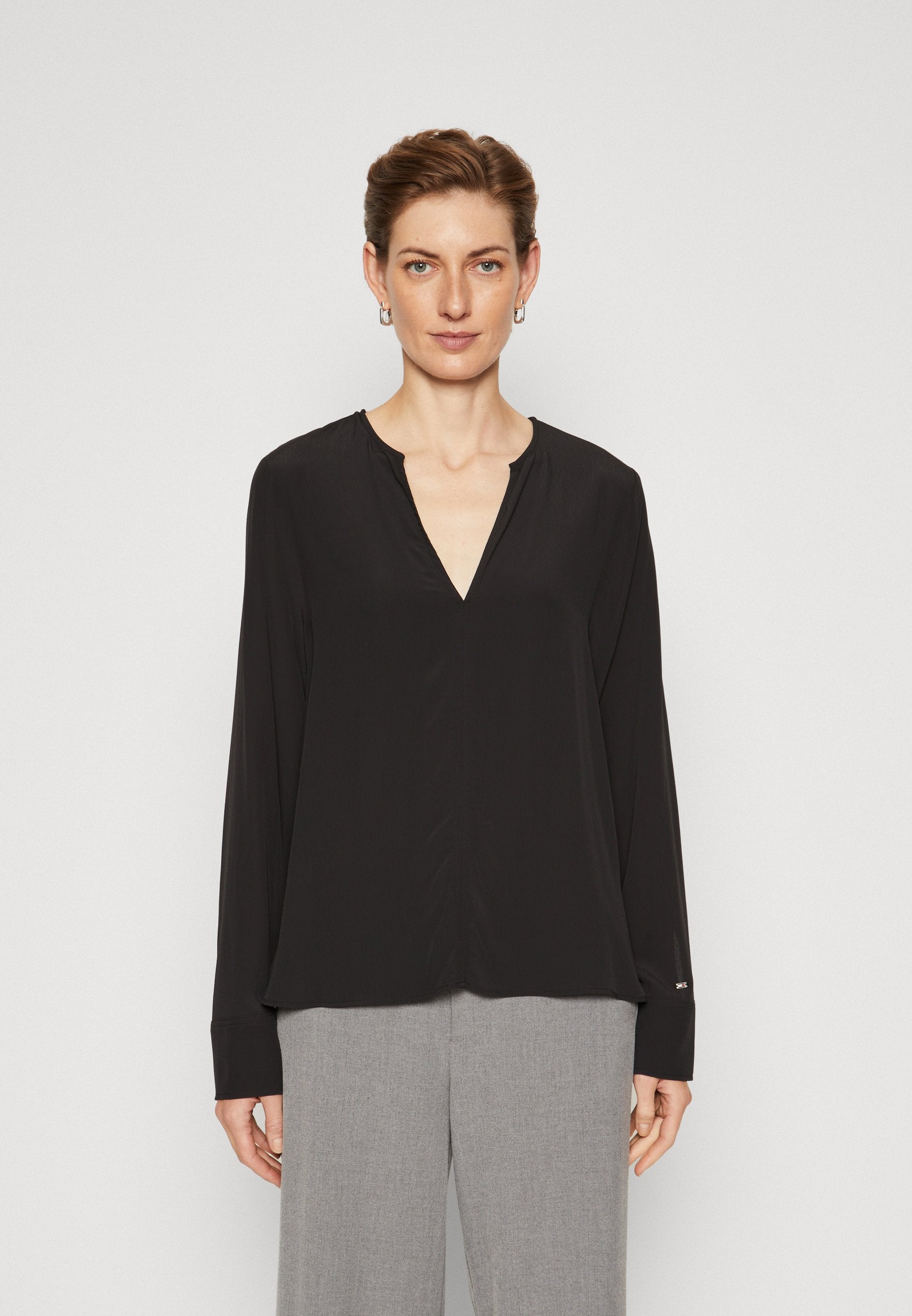 V NECK Media 3