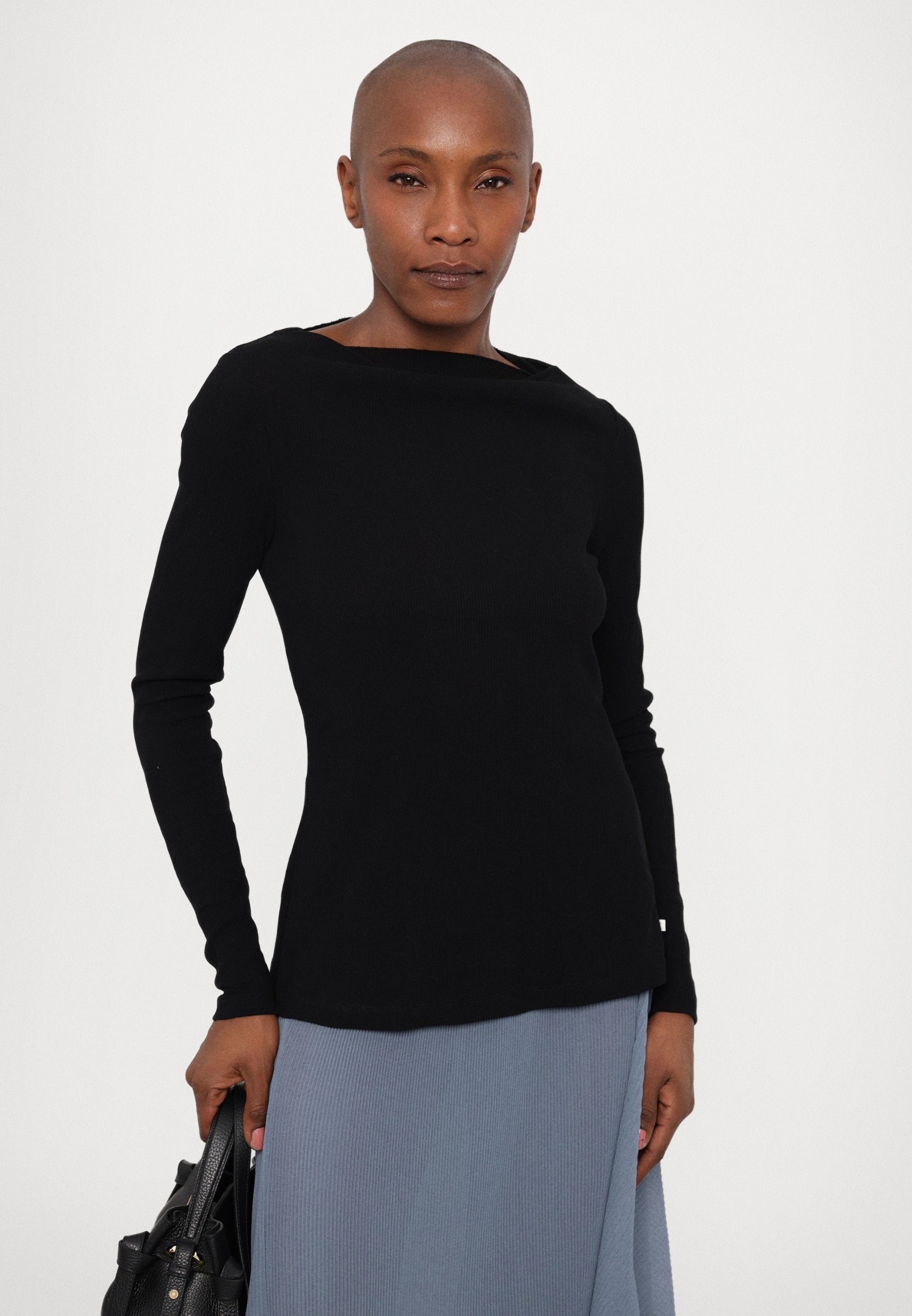 CLOSED LONG SLEEVE