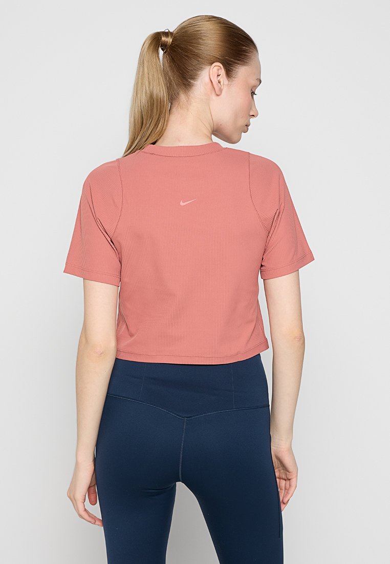Nike Performance