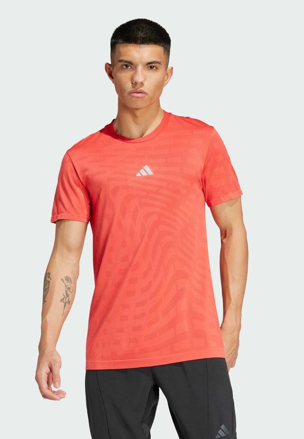 adidas Performance GYM SEAMLESS - Sports T-shirt - bright red   better scarlet