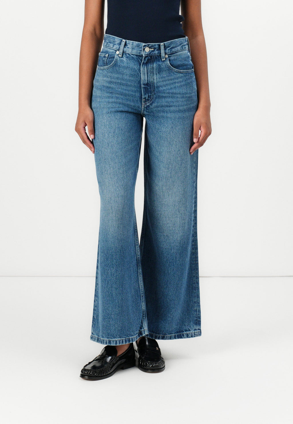 LANA WIDE LEG Media 3