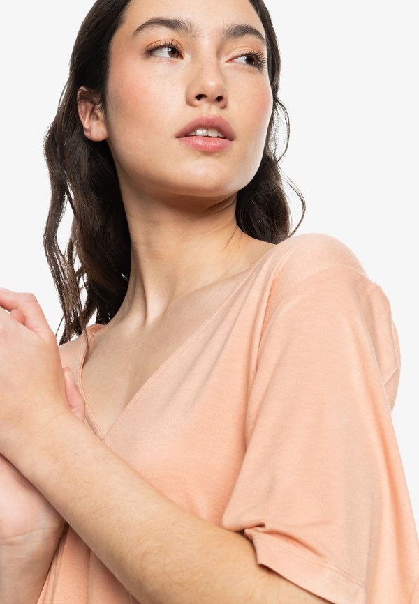 Roxy JUST AN ILLUSION DRAPED V NECK