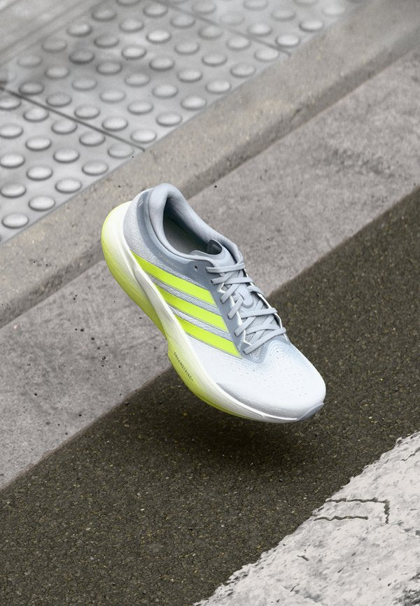 adidas Performance SUPERNOVA RISE 3 M - Road running shoes - halo silver-coloured/solar yellow/footwear white