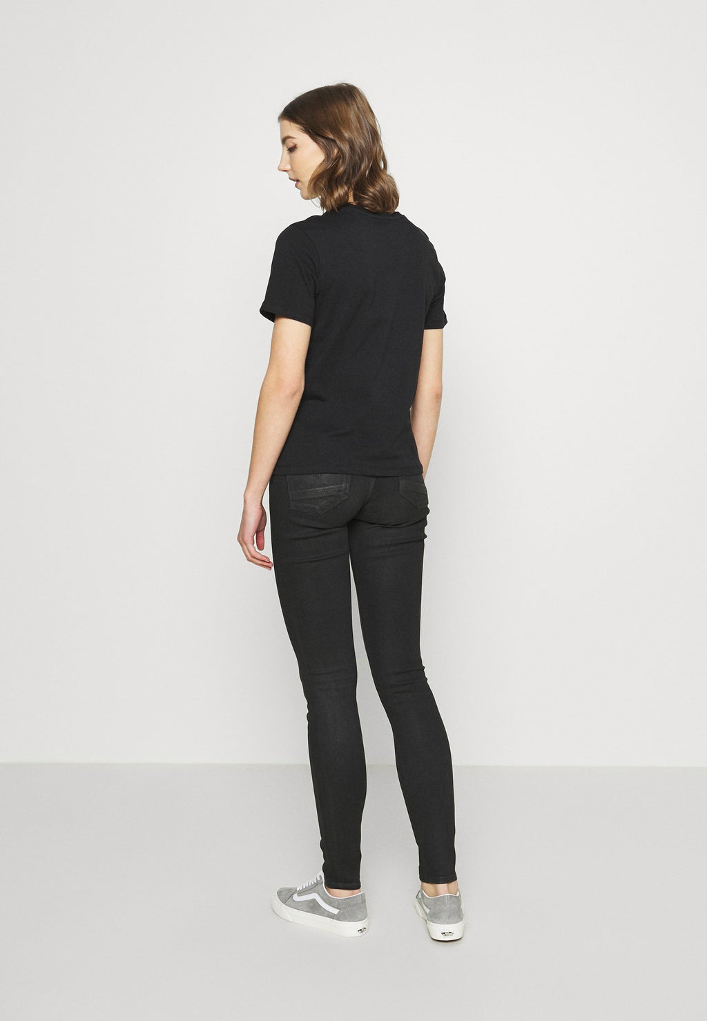 LYNN MID SKINNY WMN Media 4