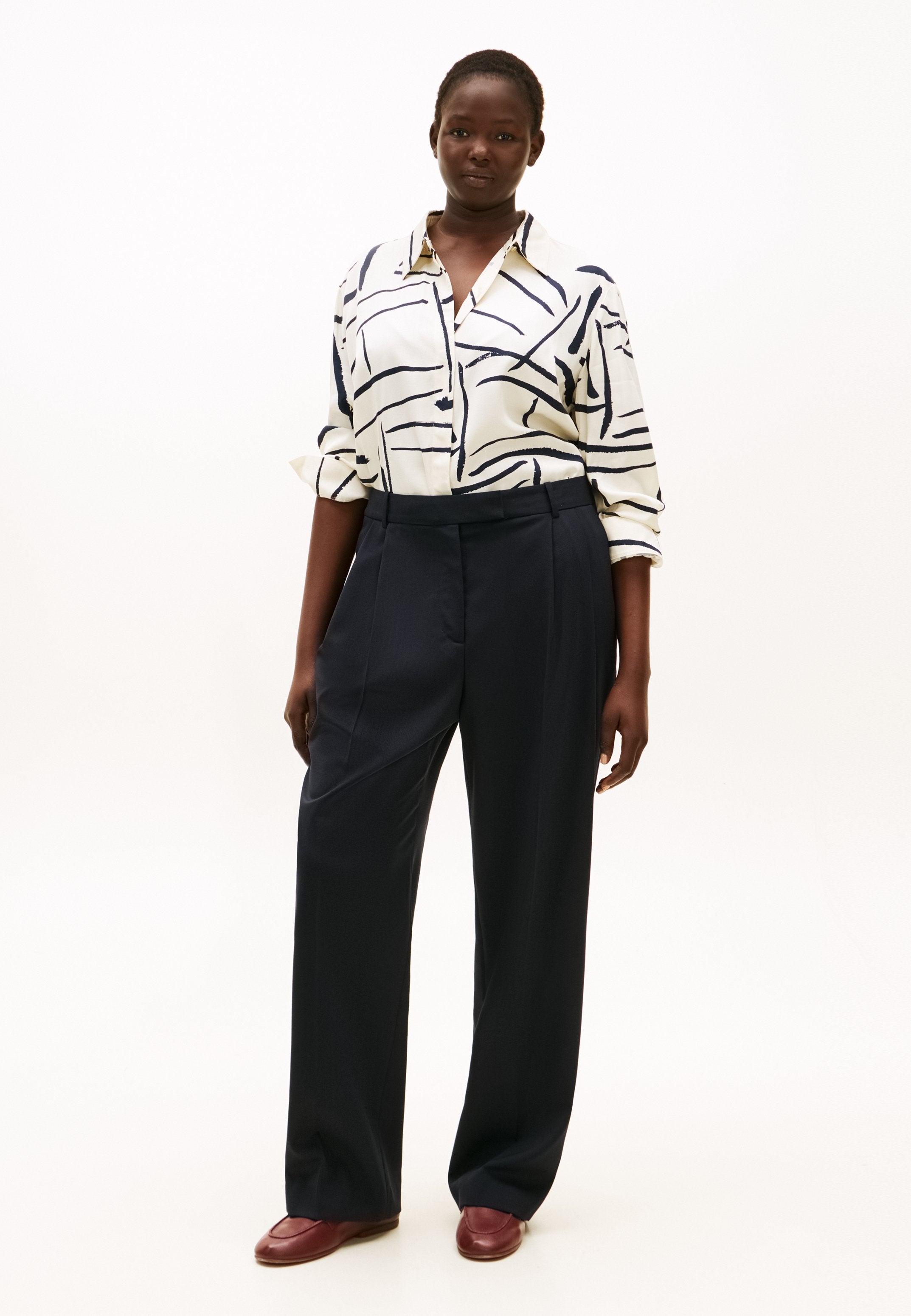 CURVE TIMELESS WOOL BLEND STRAIGHT LEG TROUSERS Media 2