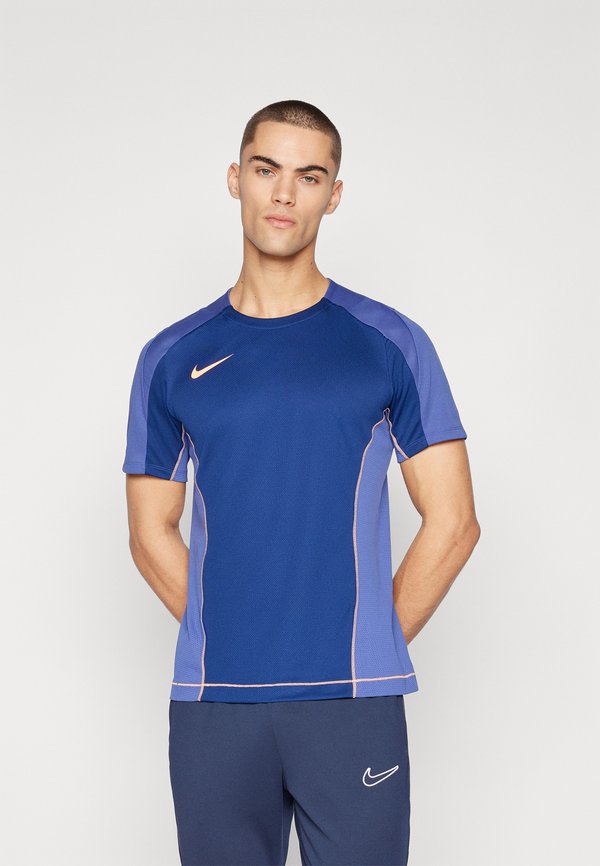 Nike Performance Sports T-shirt - blue void/dark purple dust/orange pulse
