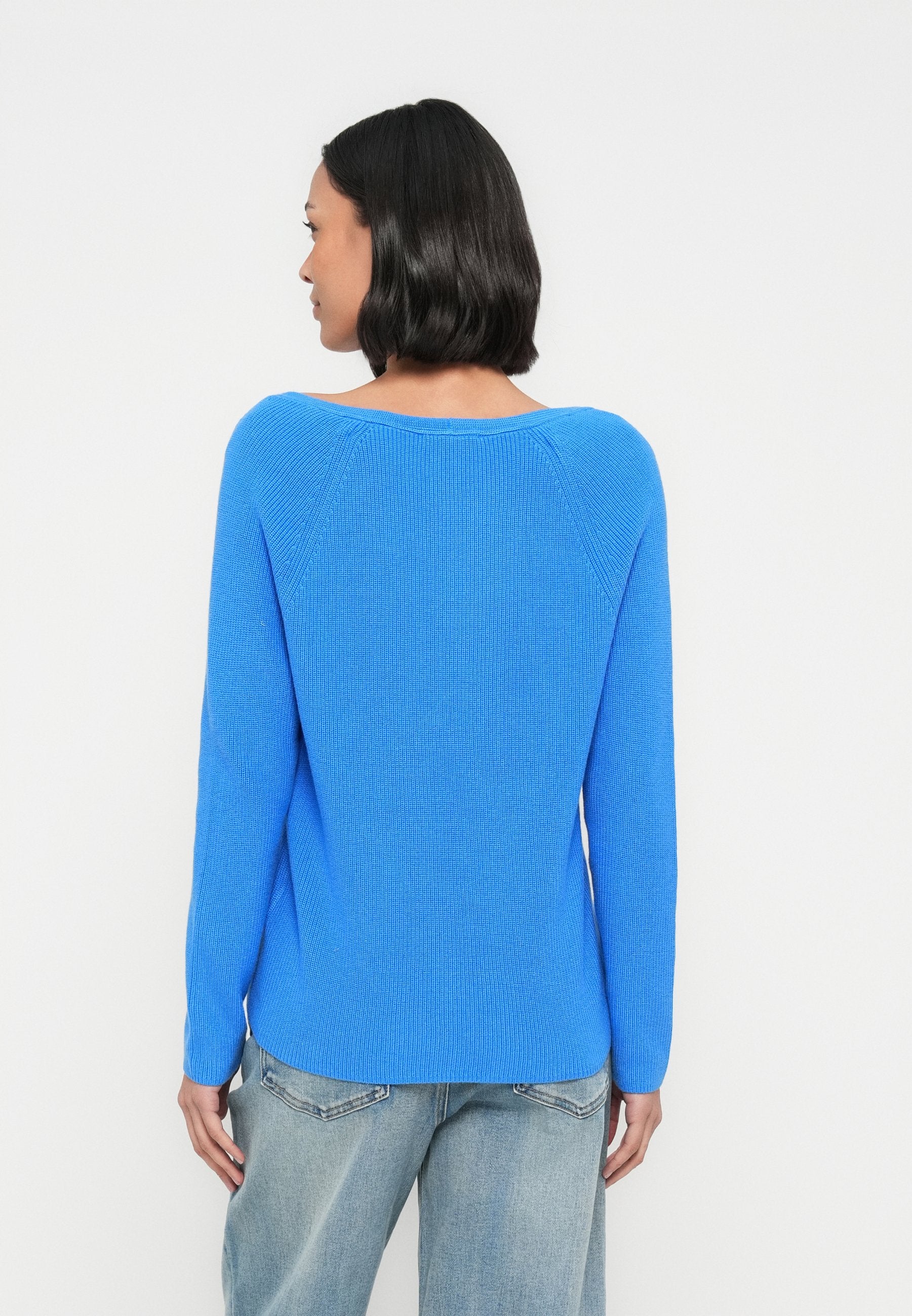 CARDI STITCH Media 4
