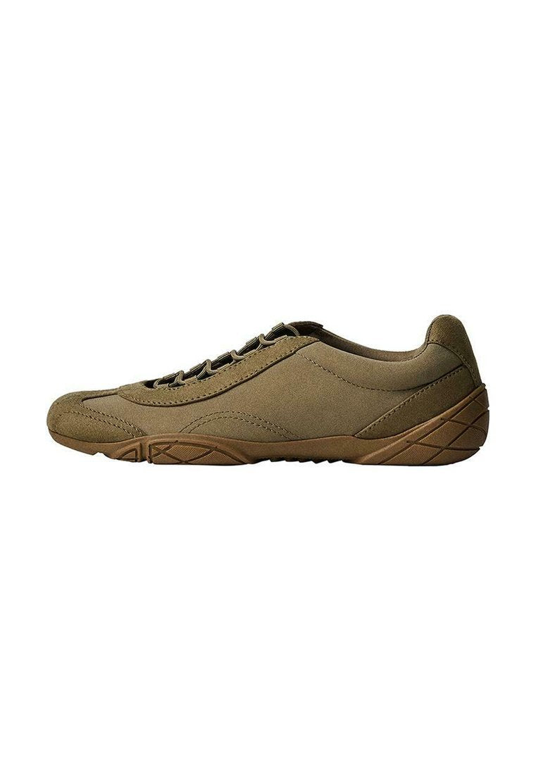 Bershka Sneaker low Media 1
