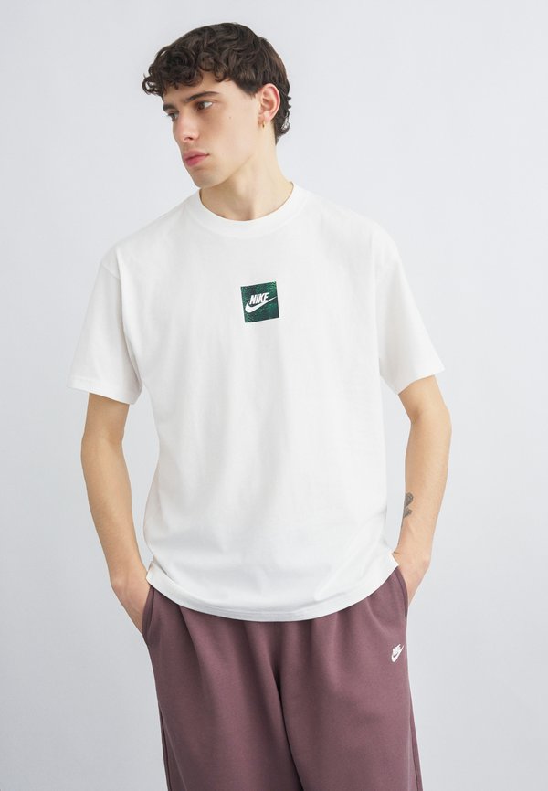 Nike Sportswear TEE CELEBRATE - Print T-shirt - white