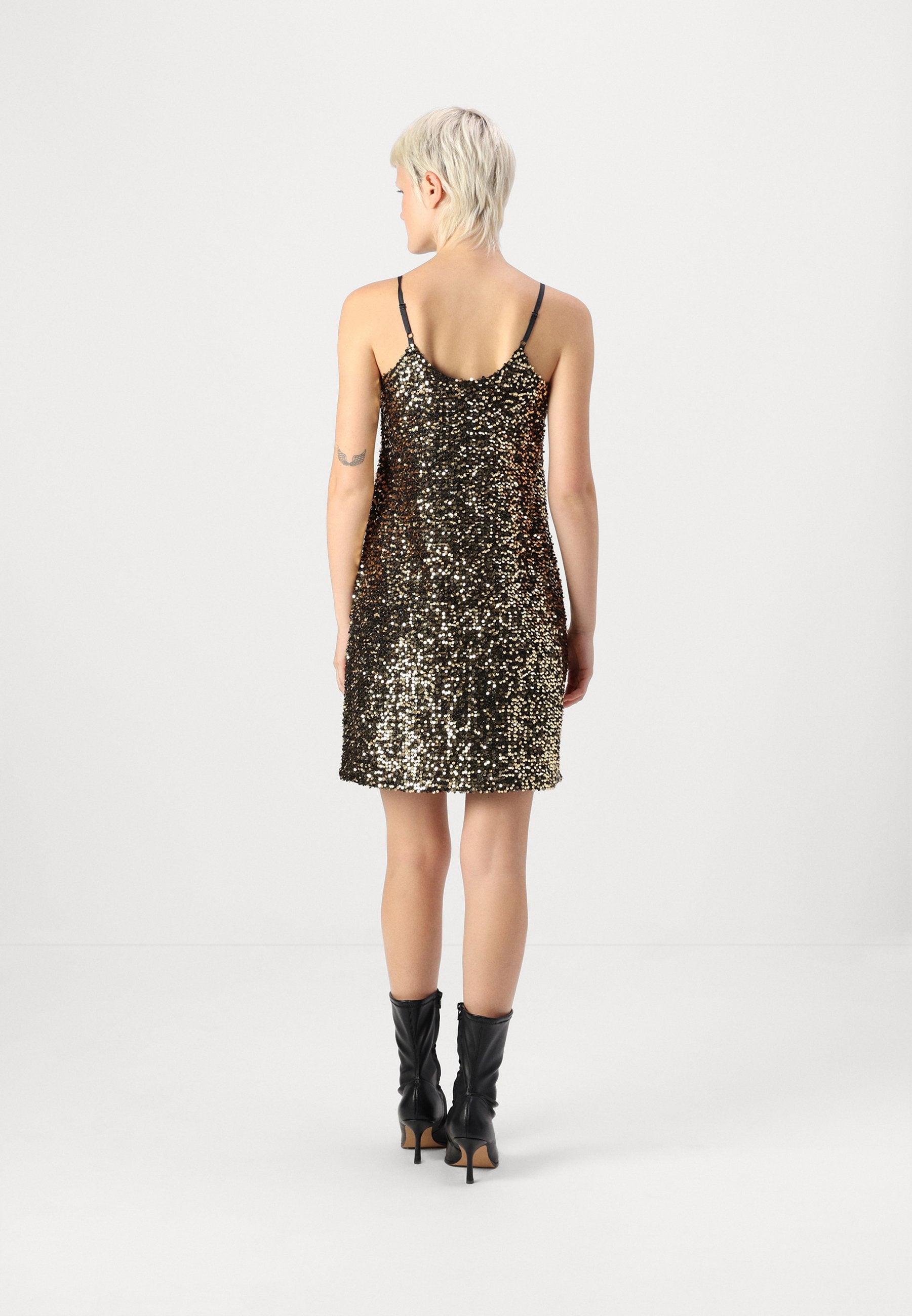 Pieces PCSERENA STRAP V-NECK DRESS