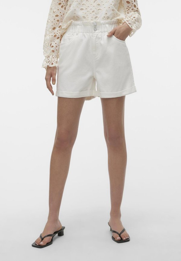 Vero Moda VMLYRA - Denim shorts - snow white