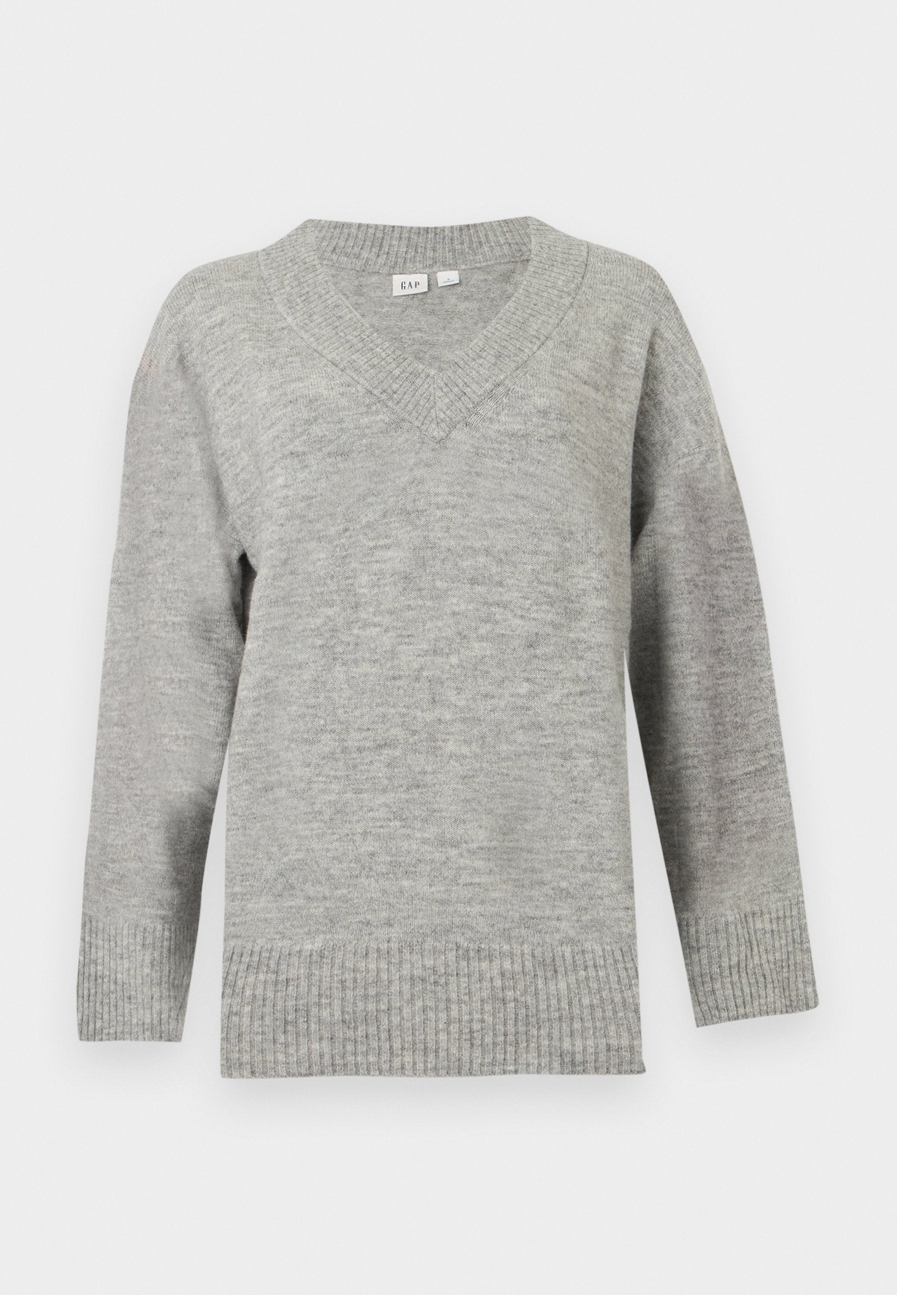 Hellgrauer Langarm-V-Ausschnitt-Pullover mit gerippten Bündchen und Saum, dargestellt vor einem einfarbigen weißen Hintergrund.