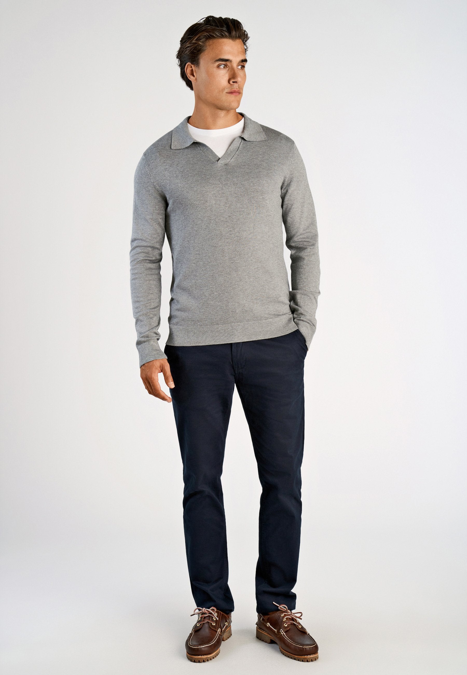 V-NECK Media 2