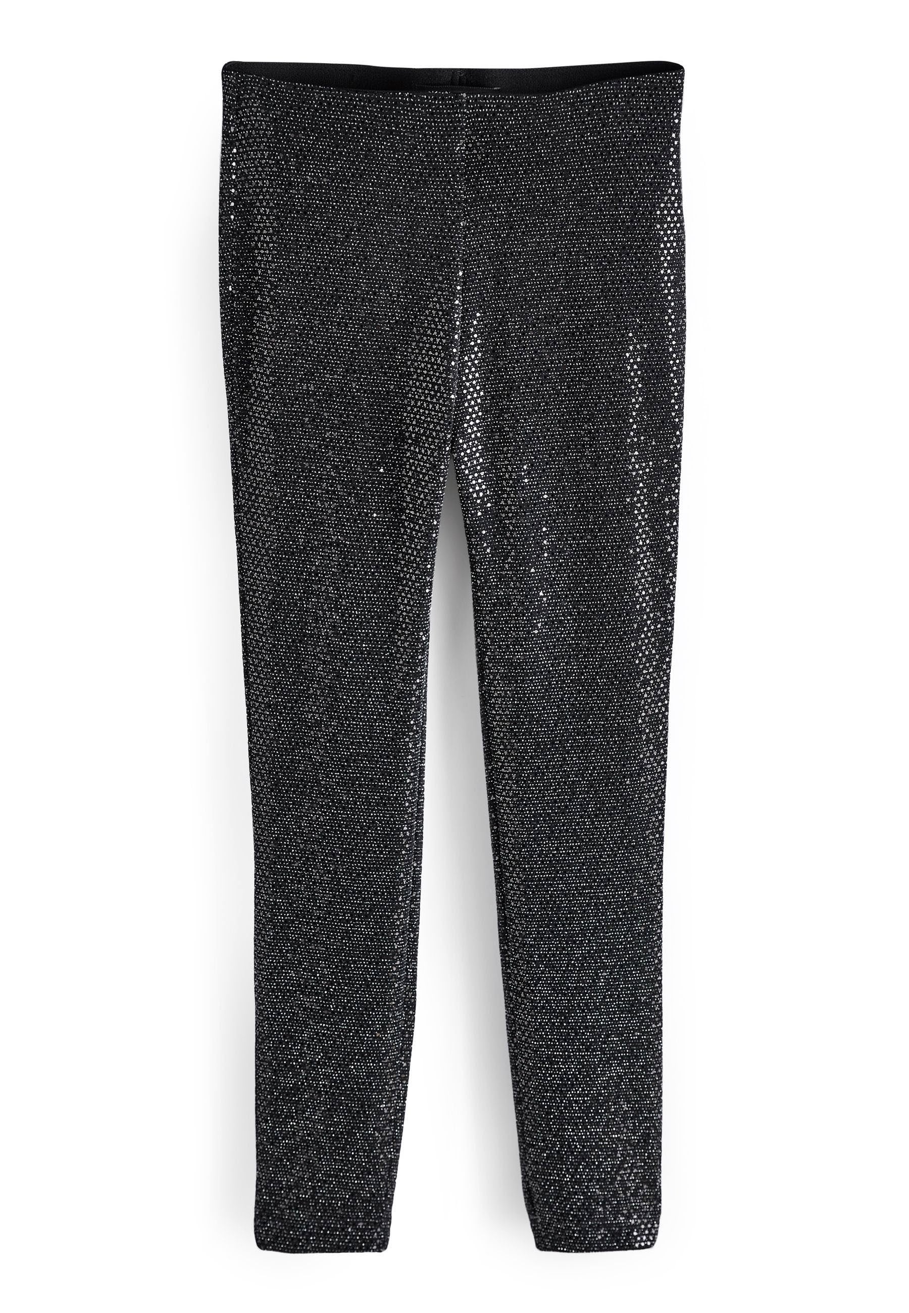 Schwarze Leggings, die mit glänzenden Pailletten bedeckt sind, mit einem figurbetonten Design und einem elastischen Bund. Die strukturierte Oberfläche sorgt für visuelles Interesse.