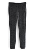 Schwarze Leggings, die mit glänzenden Pailletten bedeckt sind, mit einem figurbetonten Design und einem elastischen Bund. Die strukturierte Oberfläche sorgt für visuelles Interesse.