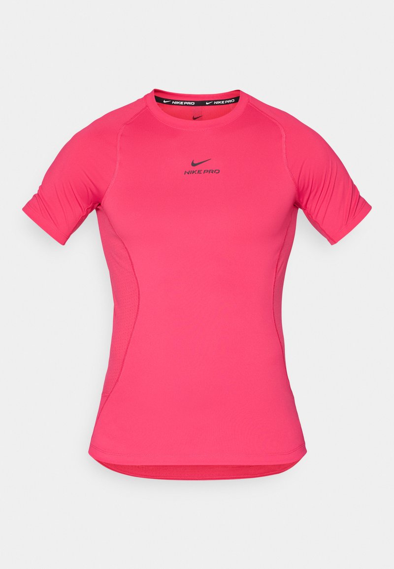 Rosa Nike Pro T-Shirt mit kurzen Ärmeln, das ein figurbetontes Design, eine glatte Textur und ein dezentes Logo auf der Vorderseite aufweist. Keine zusätzlichen Muster oder Akzente.