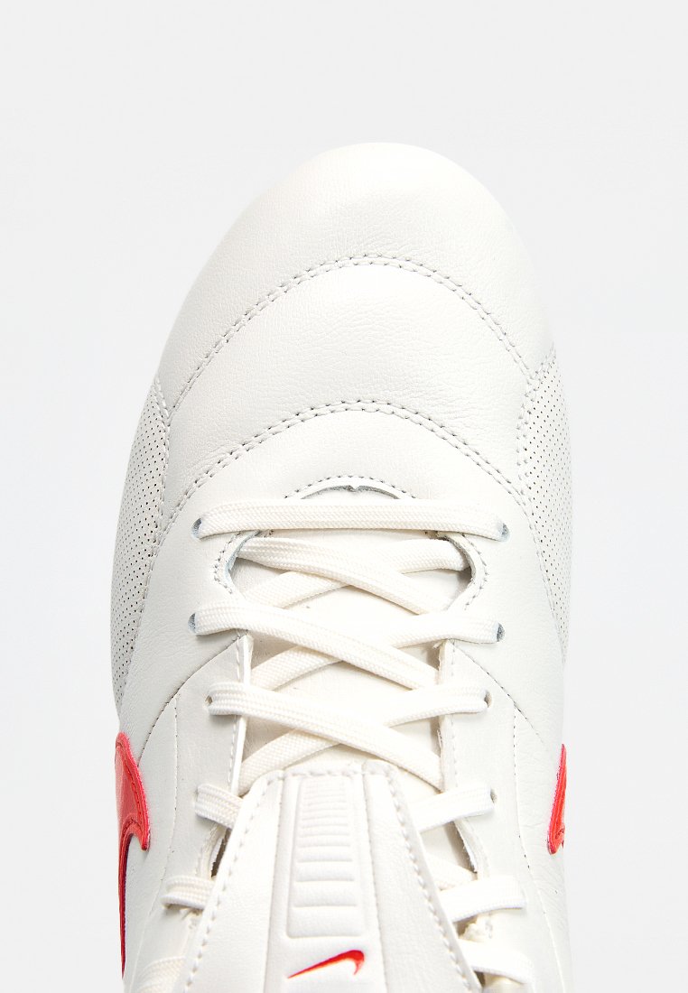 Nike Performance PREMIER III