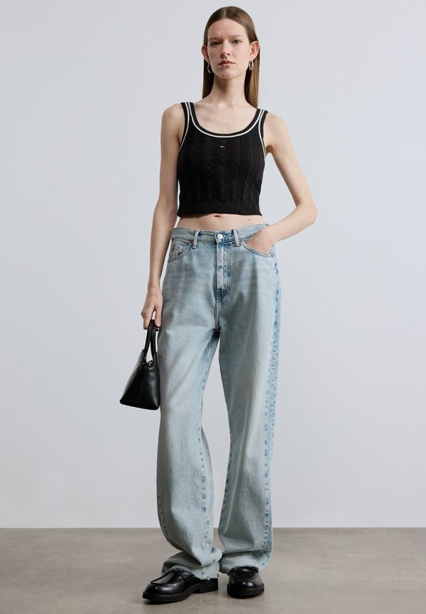 Tommy Jeans FLAG CABLE KNIT CROPPED TANK TOP