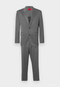 Grauer zweiteiliger Anzug mit dezentem Karomuster. Einreiher-Sakko mit Stehkragen und zwei Fronttaschen; Hose in Slim-Fit.