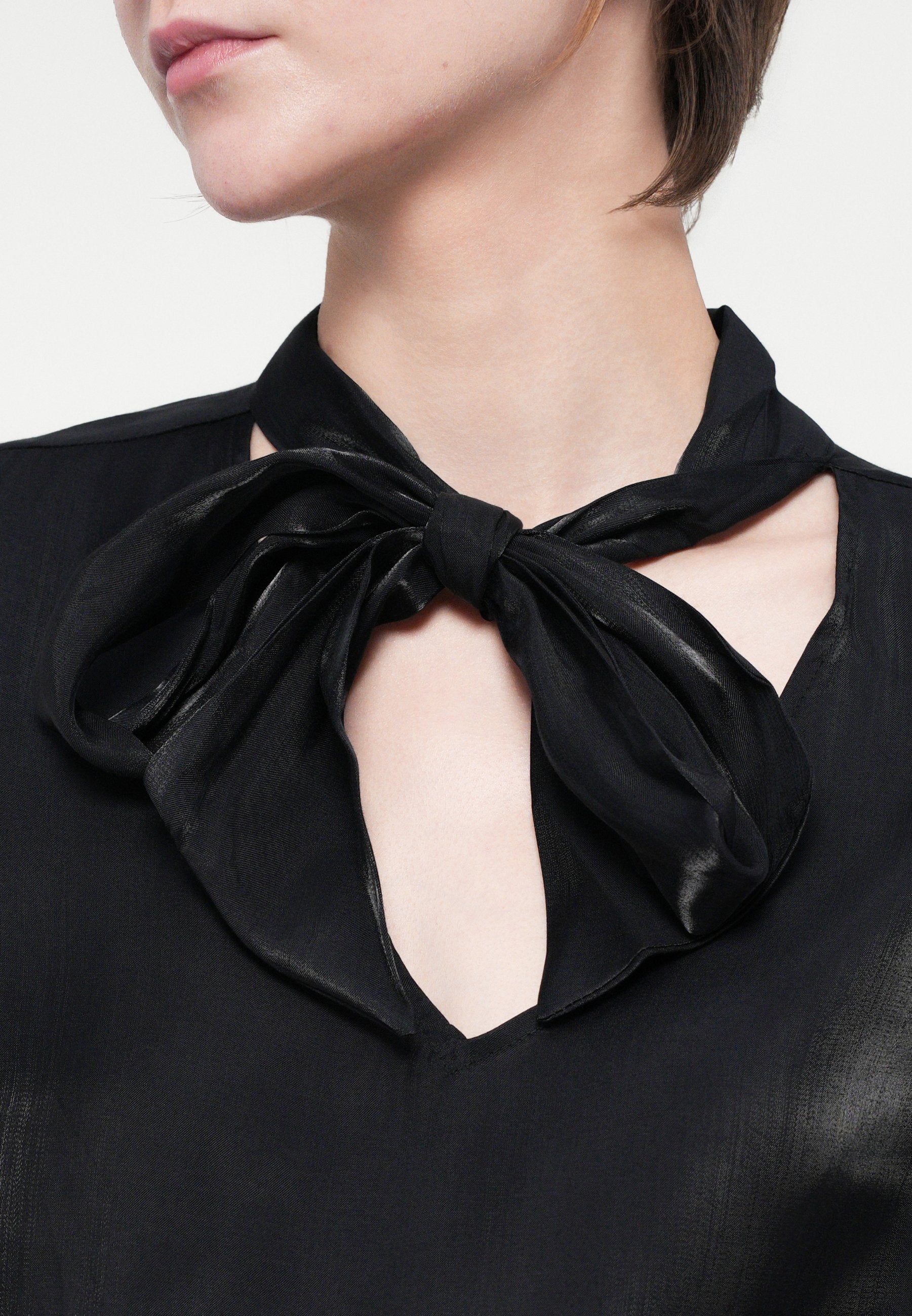 VILA VIESSA V NECK TIE SHIRT