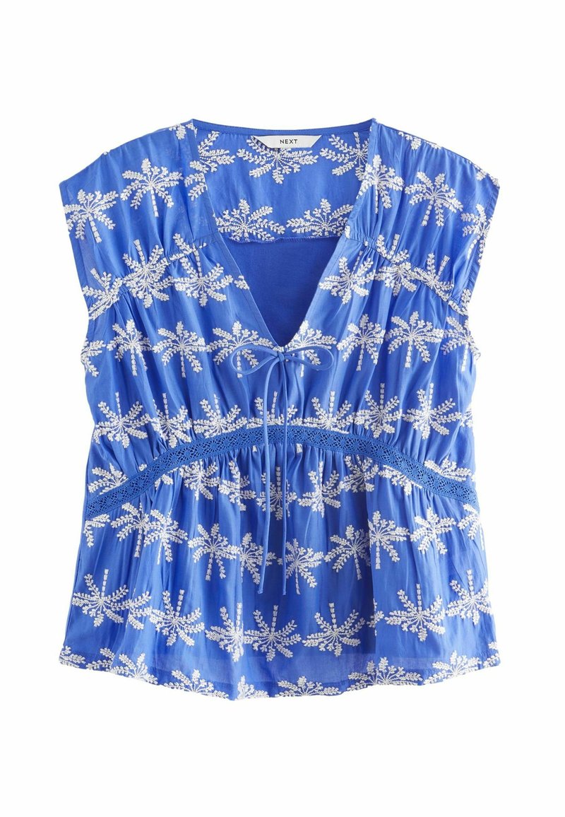 Blaue Bluse mit kurzen Kappenärmeln, V-Ausschnitt, gerafftem Taillengürtel und weißen Blumenstickmustern. Leichtes Gewebe mit strukturiertem Finish.