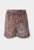 Cargoshorts im Camouflage-Muster in Erdtönen mit einem elastischen Bund. Auf der linken Seite befindet sich ein verblasstes „DIESEL“-Logo. Leichter Stoff.
