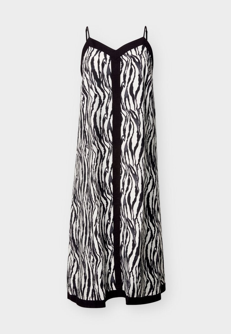Ärmelloses, schwarz-weiß gestreiftes Slip-Kleid im Zebra-Look mit dünnen Trägern, schwarzer Einfassung entlang des Ausschnitts, der Mitte und des Saums.