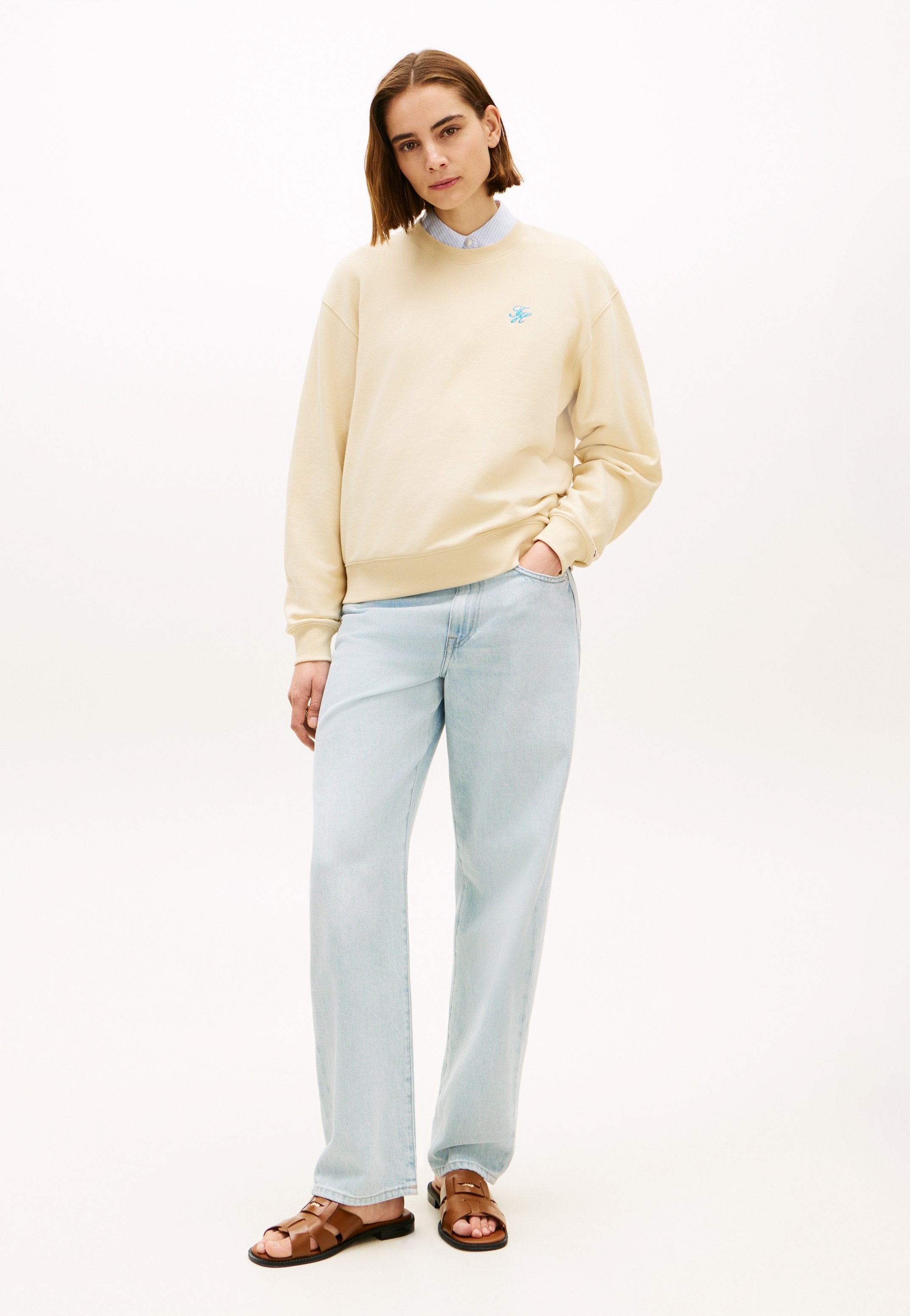 LOGO EMBROIDERY CREW NECK SWEATSHIRT Media 2