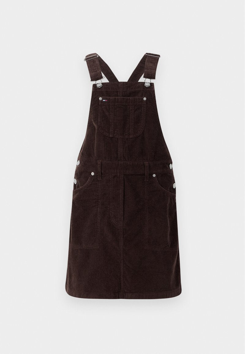 Braunes Cord-Dungaree-Kleid mit verstellbaren Trägern, vorderen Taschen und Metallbeschlägen. Entwickelt für lässige Freizeitkleidung.