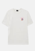 Weißes Baumwoll-T-Shirt mit einem kleinen, bunten gestickten Hasenmotiv auf der linken Brustseite und einem Rundhalsausschnitt. Kurze Ärmel.