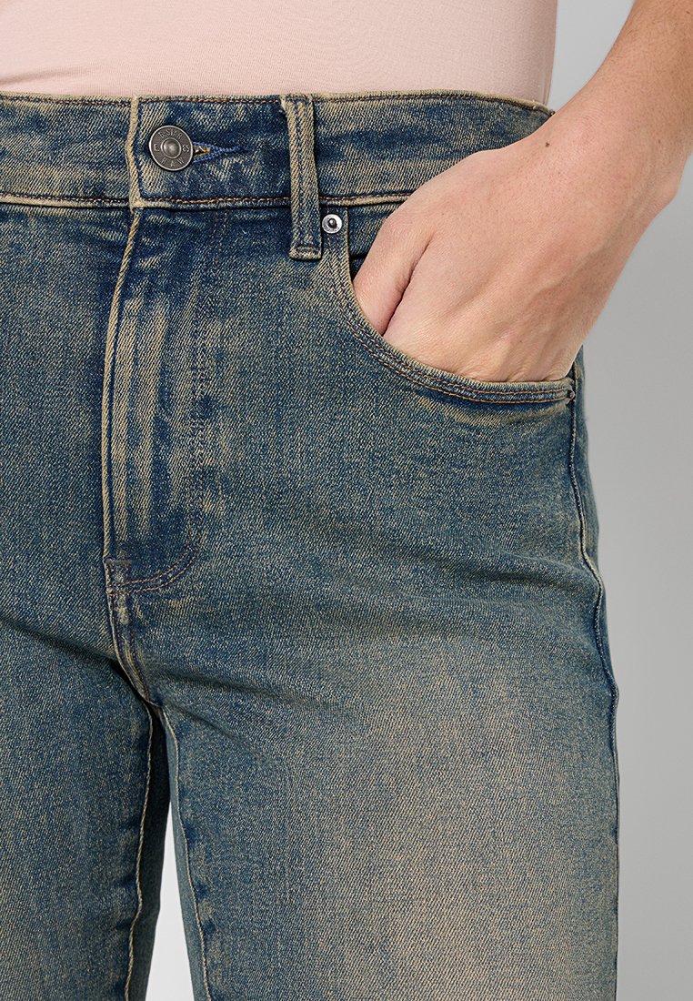 SKINNY FIT Media 5