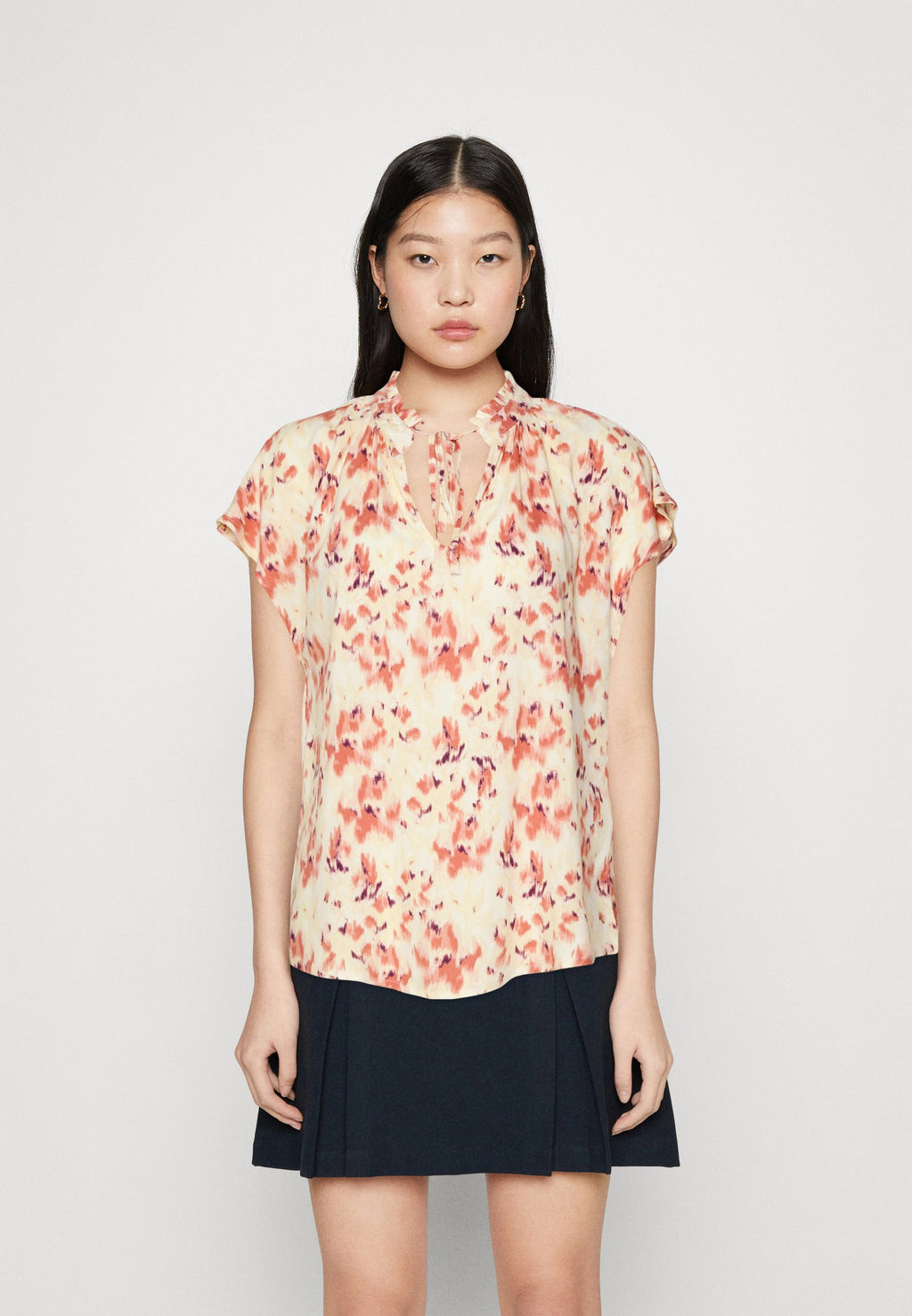 b.young FRILL