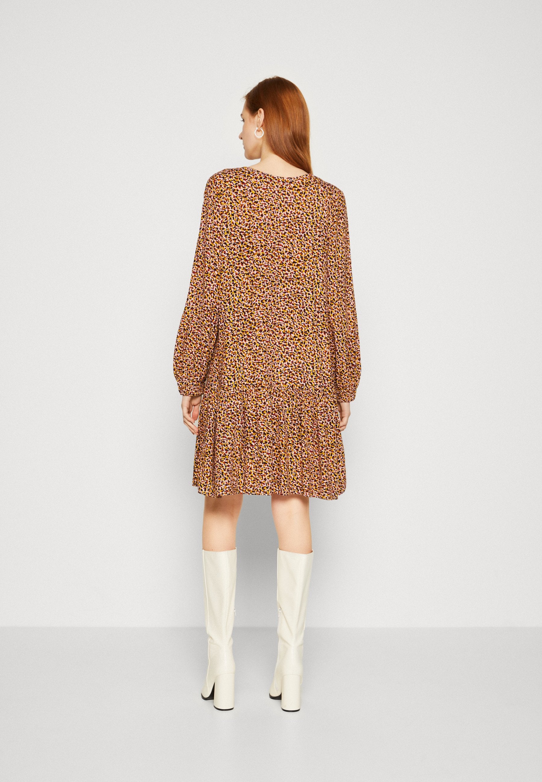 Esprit Freizeitkleid Media 5