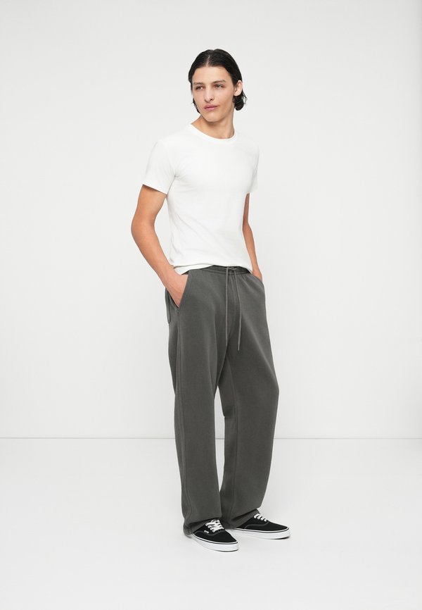 Abercrombie & Fitch ESSENTIAL BAGGY