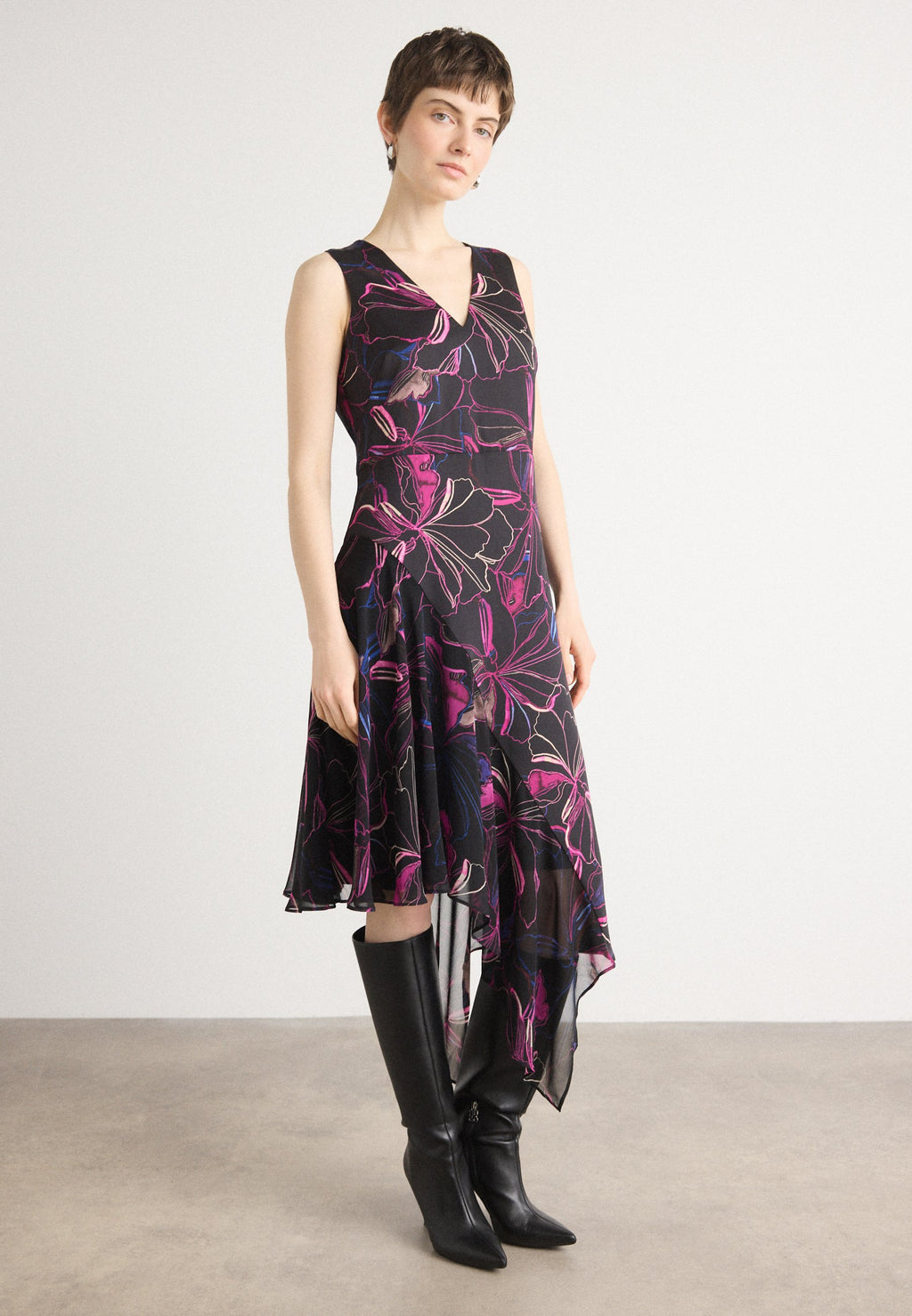 DKNY VNECK RUFFLE HEM