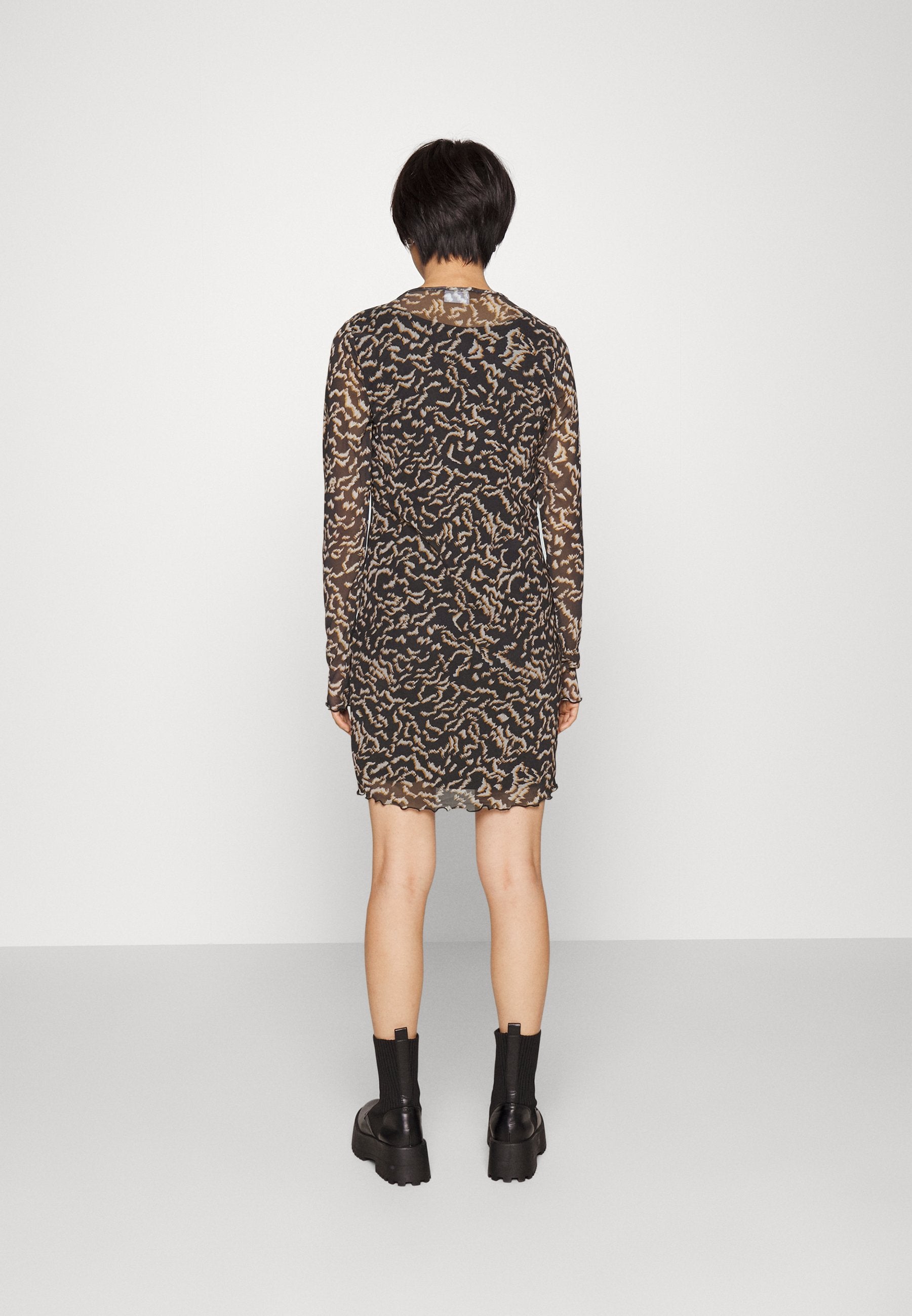 Noisy May Petite NMZAMMIE SHORT DRESS