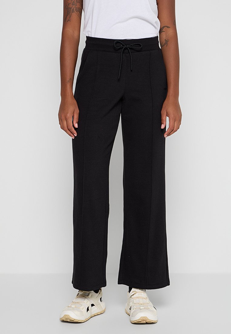 DKNY Sport