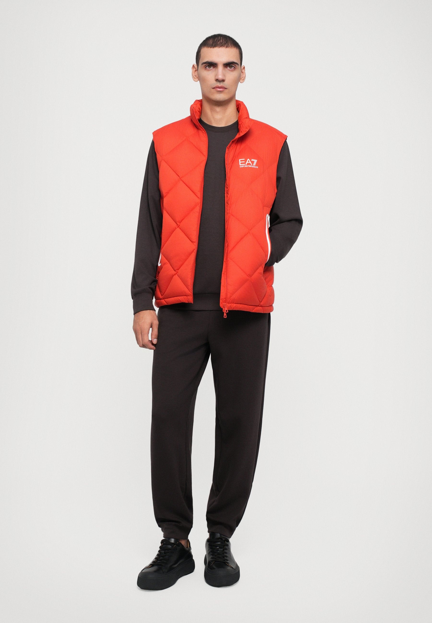 MOUNTAIN QUILTED VEST Media 2