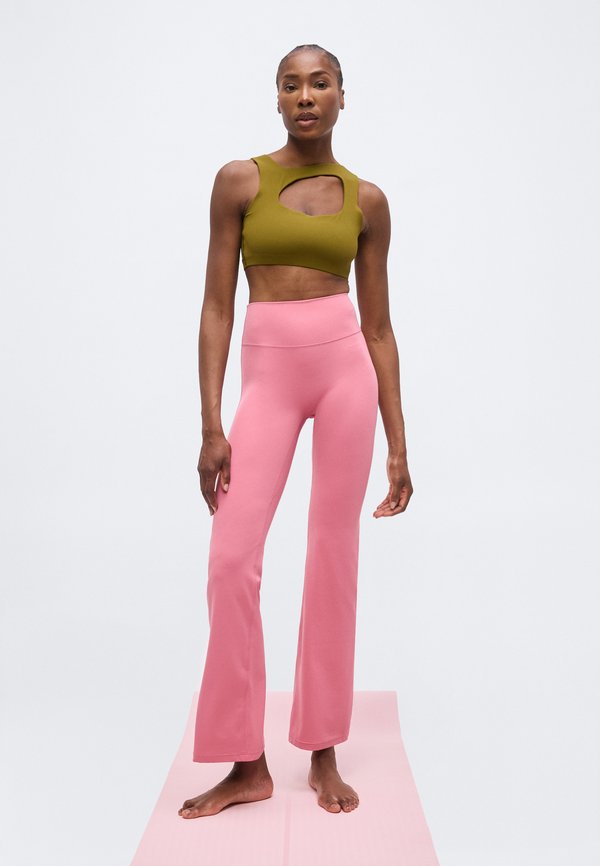 Nike Performance ZENVY FLARE