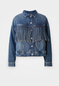 Jeansjacke in Mittelblau mit Fransenverzierungen über der Brust. Mit Kragen, Frontknöpfen und klassischem Schnitt.