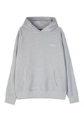 Grauer Kapuzenpullover mit einer Fronttasche, gerippten Bündchen und Saum, featuring einem kleinen weißen Logo auf der Brust. Weiches Baumwollmischgewebe.