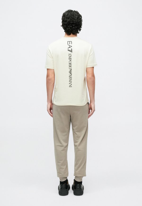 EA7 Emporio Armani TRAIN LOGO SERIES TEE EXTENDED LOGO  UNISEX