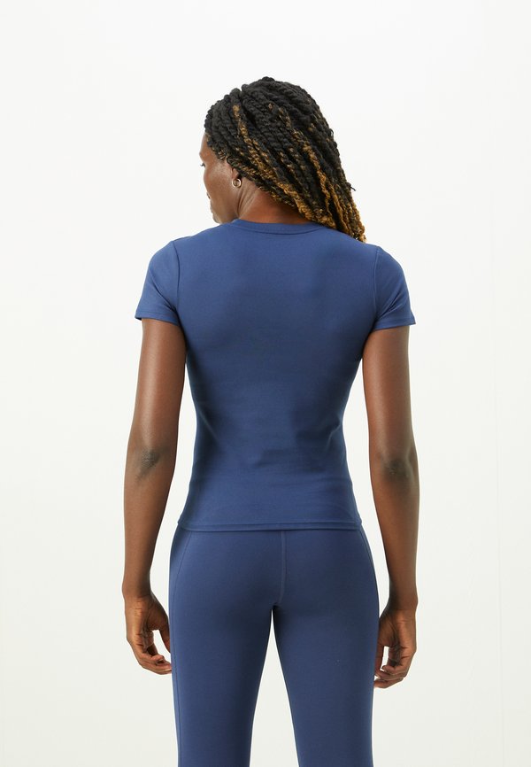 Nike Performance ONE TOP