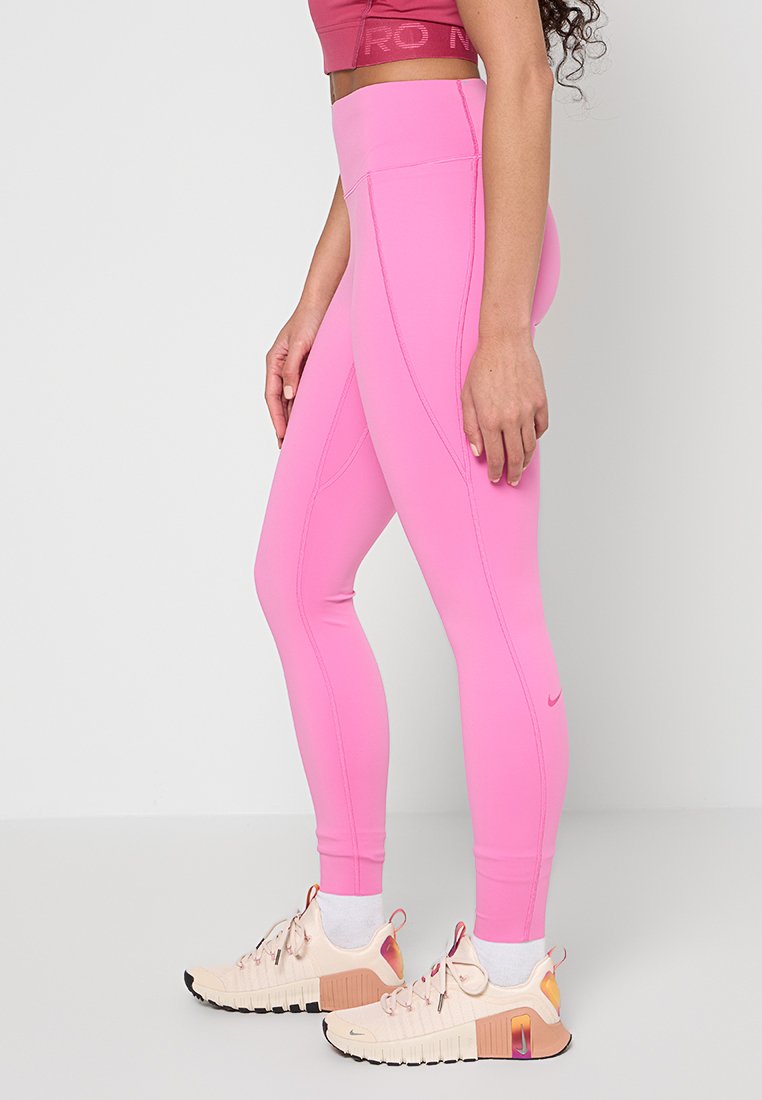 Nike Performance UNIVERSA